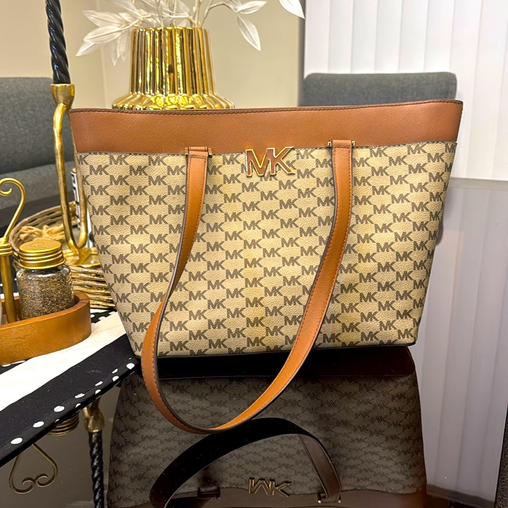 Michael Kors, authentic shoulder bag